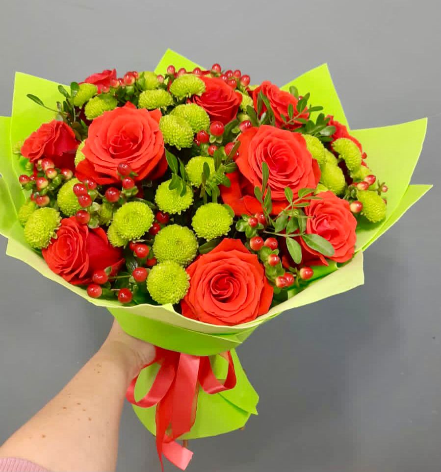 Букет цветов из: Хризантемы и Розы в Сонино