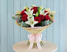 Букет цветов из:  Лилии и Розы в Сонино