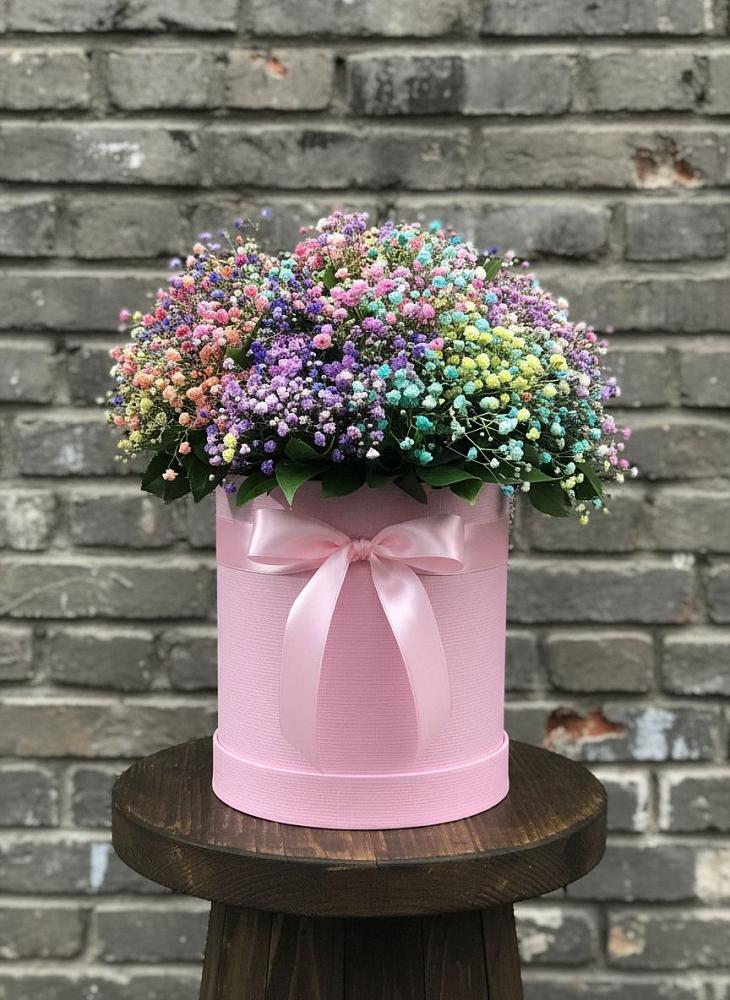 Цветочная композиция из Гипсофила и Розы в шляпной коробке в Сонино