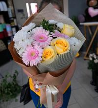 Букет цветов из:  Герберы, Розы и Хризантемы в Сонино