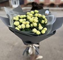 Букет Белые кустовые розы Солинеро в Сонино