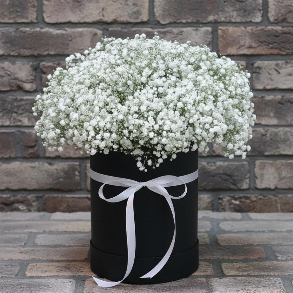 Цветочная композиция из Гипсофила в шляпной коробке в Сонино