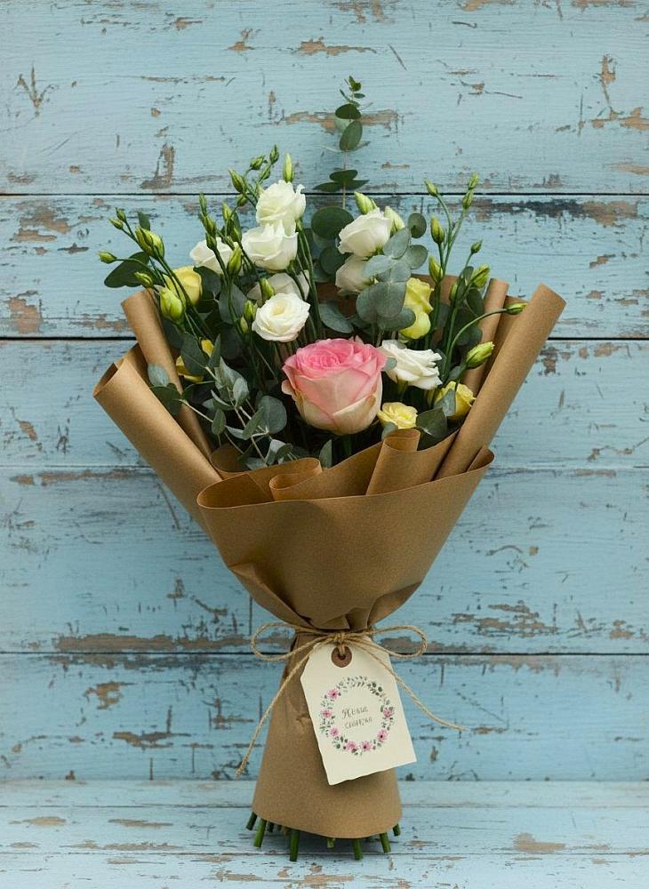 Букет цветов из: Розы и Лизиантусы в Сонино