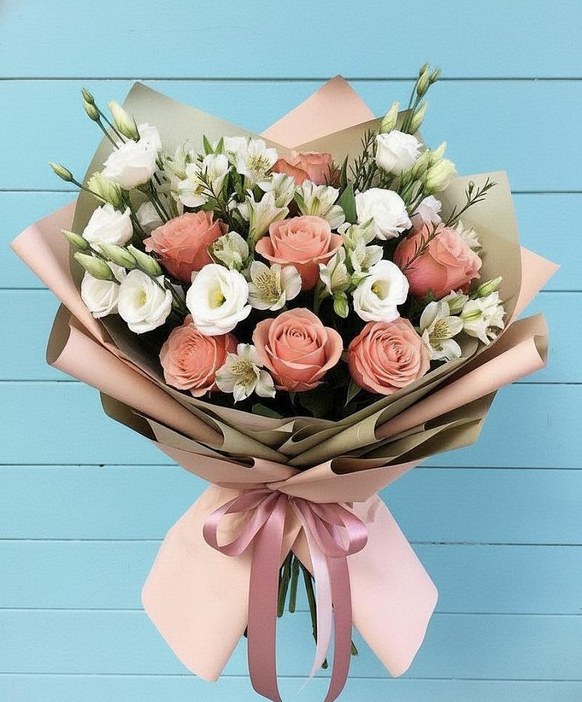 Букет цветов из: Розы, Альстромерии и Лизиантусы в Сонино