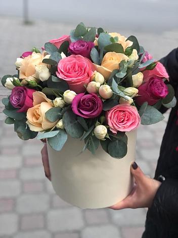 Цветочная композиция из Розы в шляпной коробке в Сонино