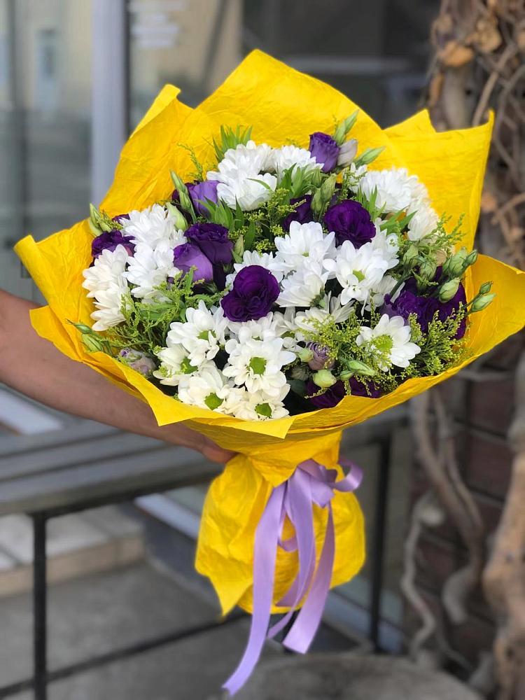 Букет цветов из: Ирисы, Хризантемы и Ромашки в Сонино