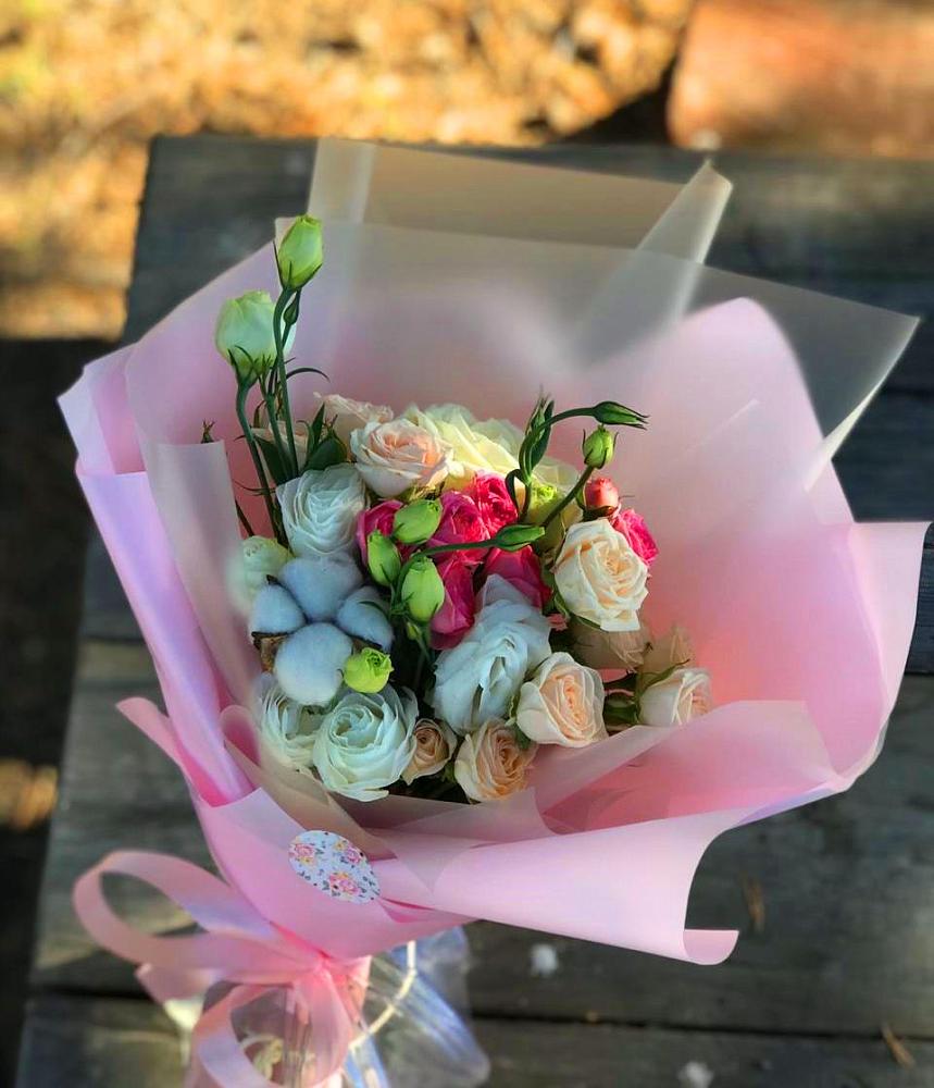 Букет цветов из: Розы и Лизиантусы в Сонино