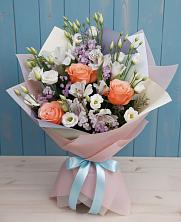 Букет цветов из:  Лизиантусы, Розы, Альстромерии и Гипсофила в Сонино