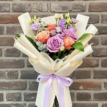 Букет цветов из:  Лизиантусы и Розы в Сонино