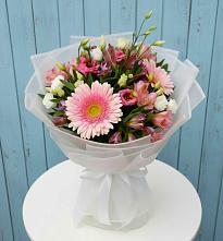 Букет цветов из:  Герберы, Альстромерии и Лизиантусы в Сонино