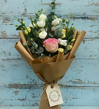 Букет цветов из:  Розы и Лизиантусы в Сонино