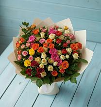 Букет Микс из разноцветных кустовых роз в Сонино