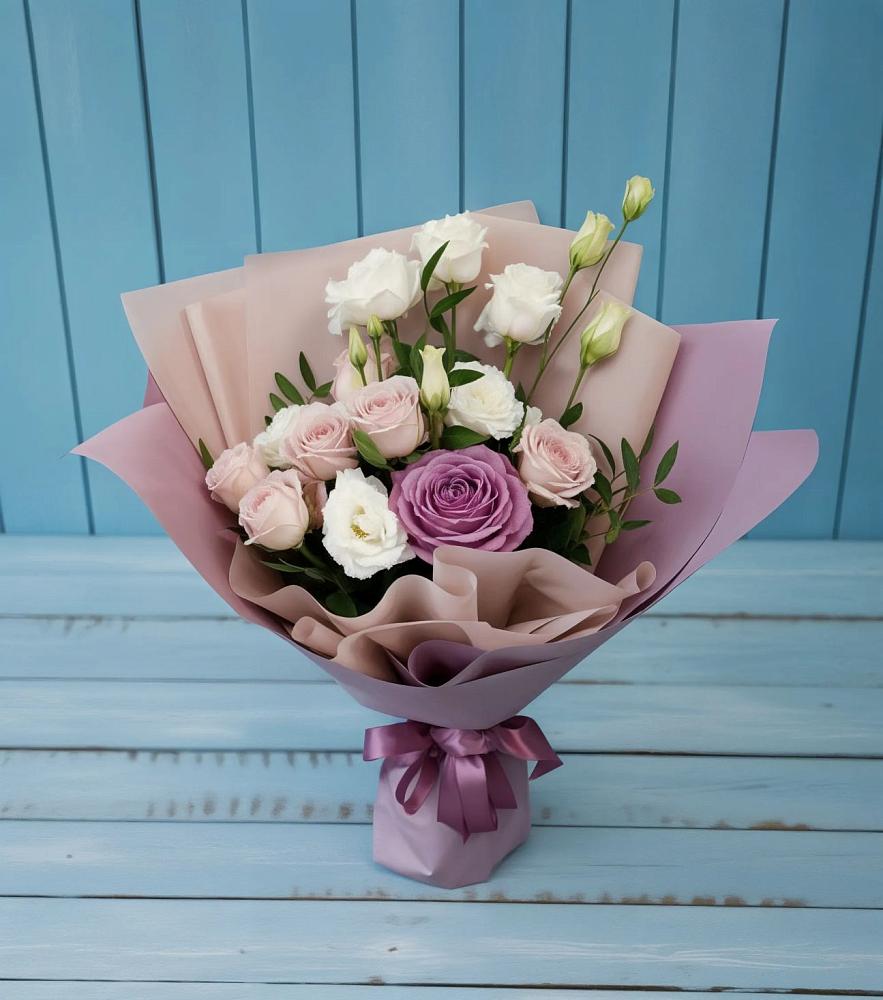 Букет цветов из: Розы и Лизиантусы в Сонино